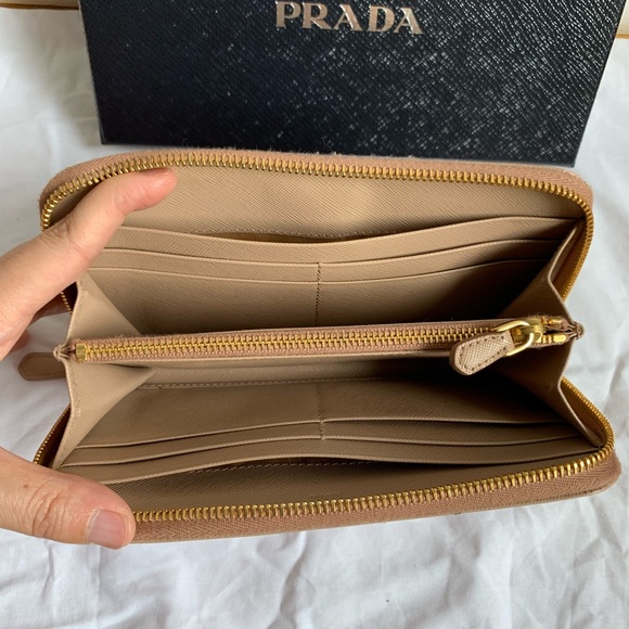 Prada Wallet - Picture 9 of 10